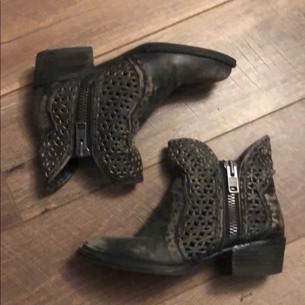 Women’s Circle G booties
